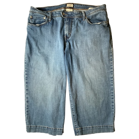 Levi's Classic Blue Denim Shorts Plus Size 18 - Picture 1 of 6